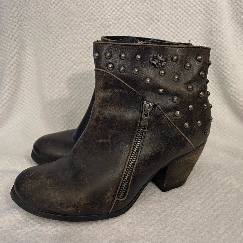 Harley Davidson gray Wexford booties with studs.